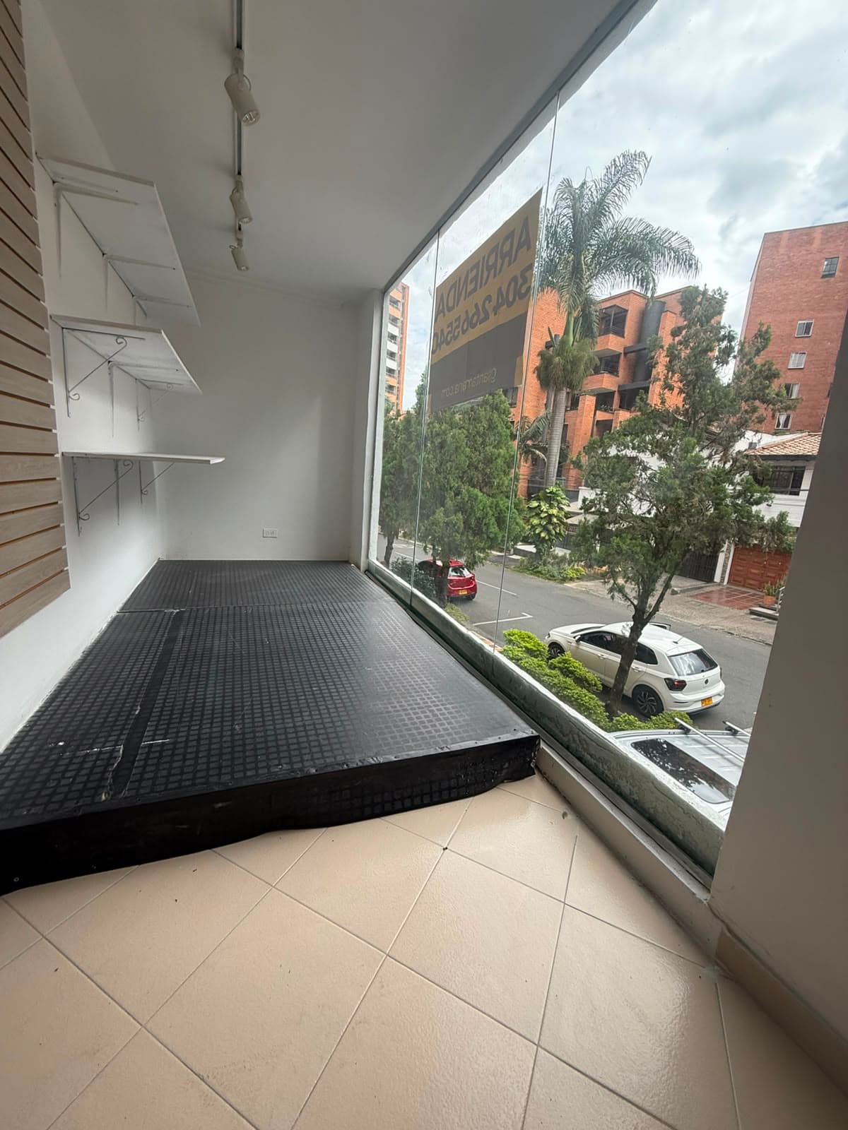 Arriendo casa comercial en laureles medellin — Laureles, Medellín